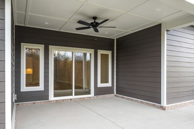 418 Meadowlook Dr, Lebanon, TN 37087