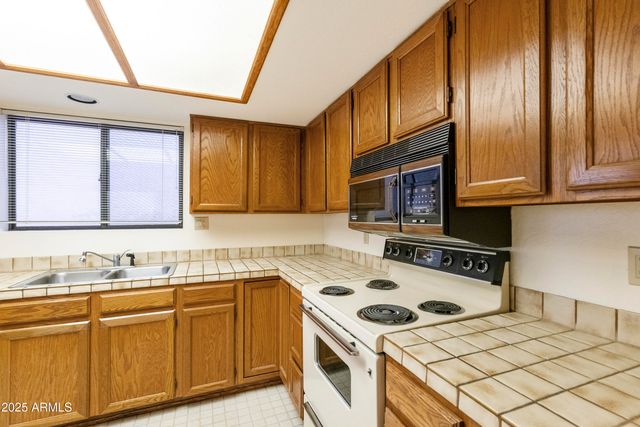 9576 E FAIRWAY Boulevard, Sun Lakes, AZ 85248