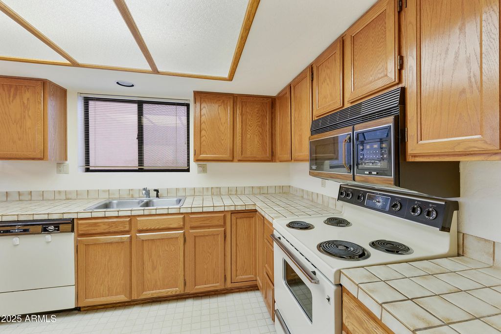 9576 E FAIRWAY Boulevard, Sun Lakes, AZ 85248 — photo 3