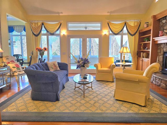 22 & 12 Moat Lane, Hales Location, NH 03860