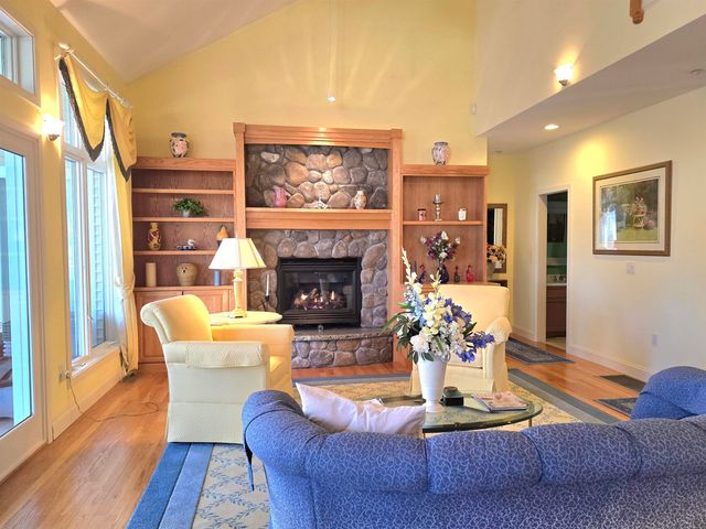 22 & 12 Moat Lane, Hales Location, NH 03860