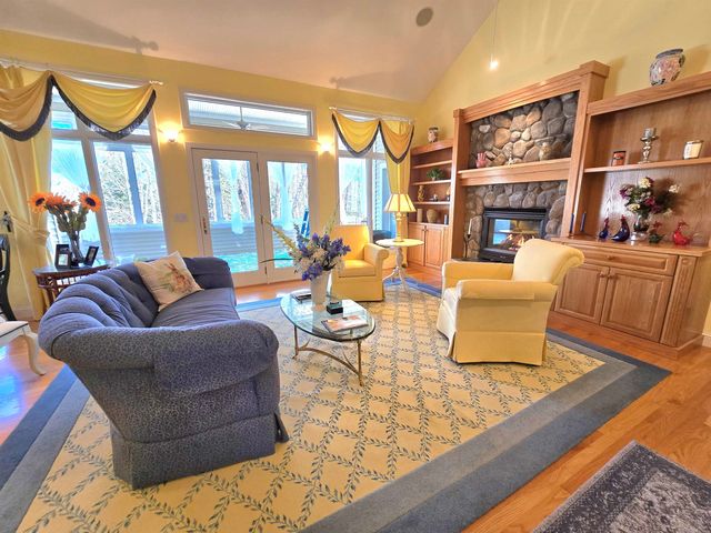 22 & 12 Moat Lane, Hales Location, NH 03860