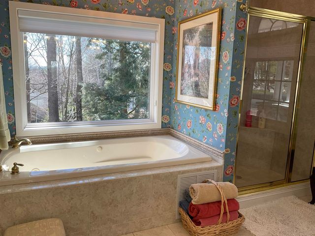 22 & 12 Moat Lane, Hales Location, NH 03860