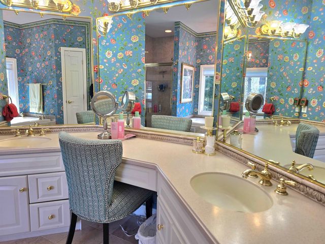22 & 12 Moat Lane, Hales Location, NH 03860