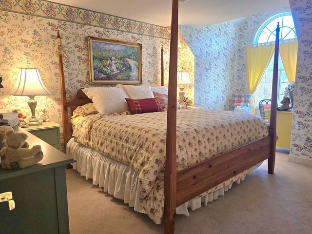22 & 12 Moat Lane, Hales Location, NH 03860