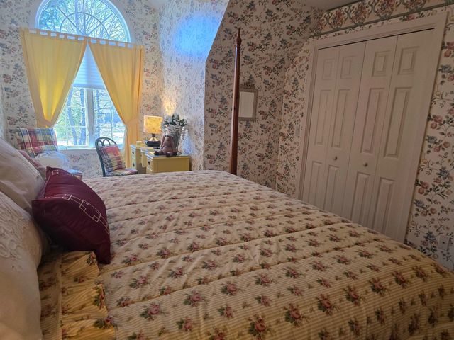 22 & 12 Moat Lane, Hales Location, NH 03860