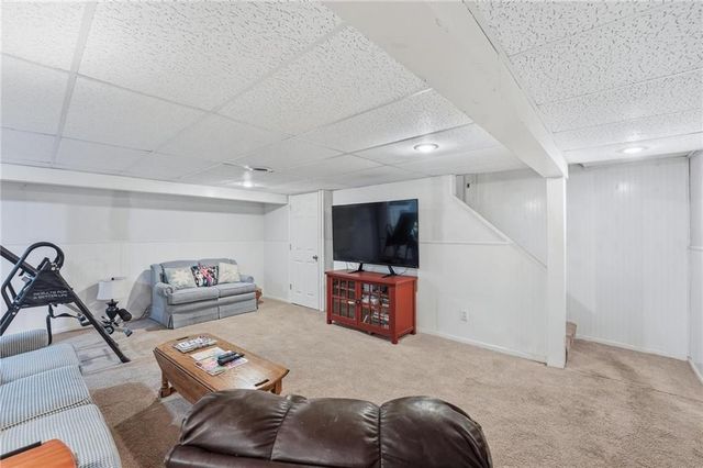 24101 E 88th Street, Lee's Summit, MO 64064