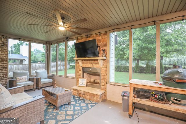 571 Stonebranch Drive, Loganville, GA 30052