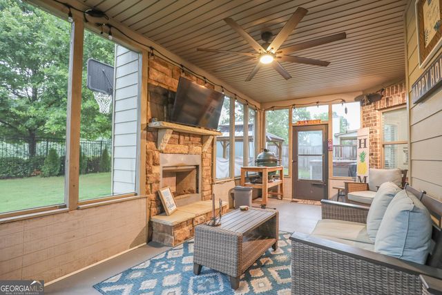 571 Stonebranch Drive, Loganville, GA 30052