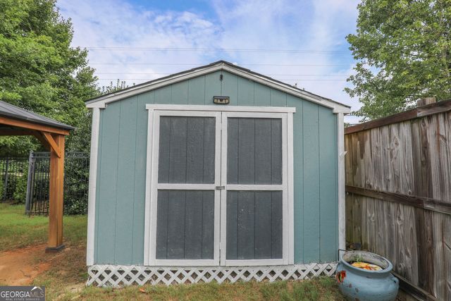571 Stonebranch Drive, Loganville, GA 30052