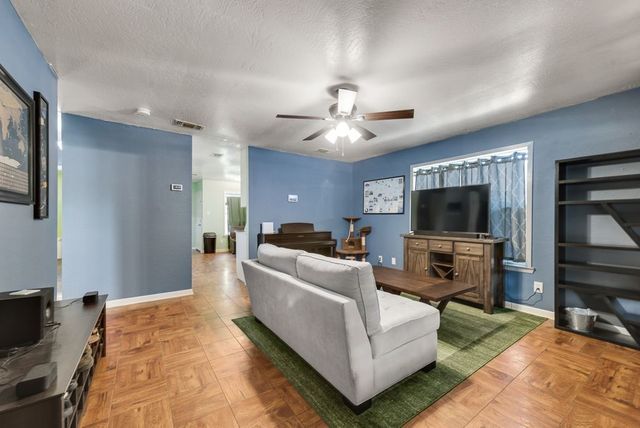 921 E Annie Street, Fort Worth, TX 76104