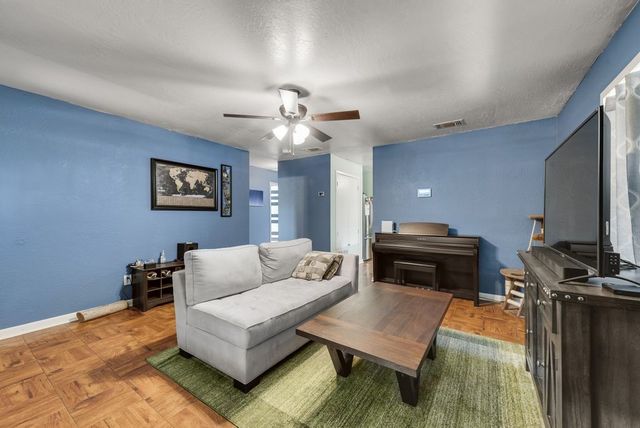 921 E Annie Street, Fort Worth, TX 76104
