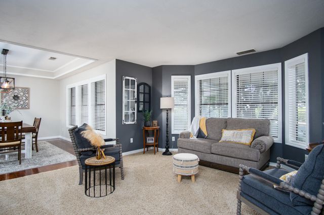 1068 E Waddell Street, Lindsay, CA 93247