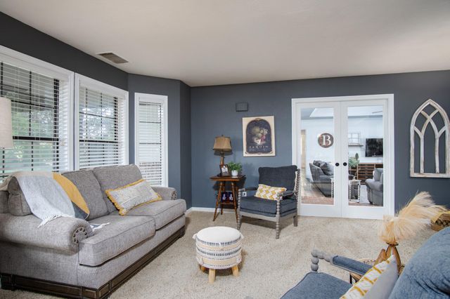 1068 E Waddell Street, Lindsay, CA 93247