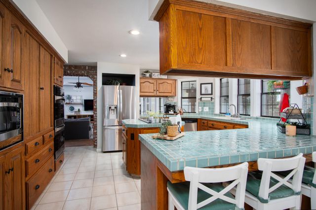 1068 E Waddell Street, Lindsay, CA 93247