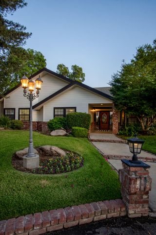 1068 E Waddell Street, Lindsay, CA 93247