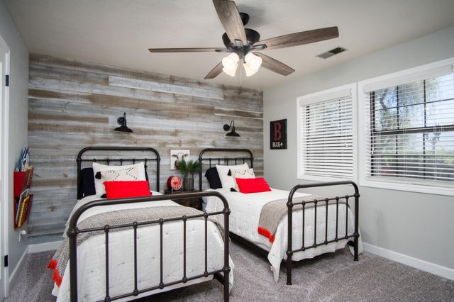 1068 E Waddell Street, Lindsay, CA 93247