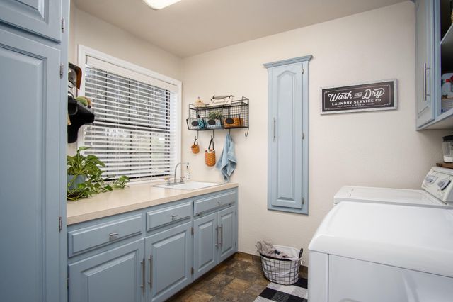 1068 E Waddell Street, Lindsay, CA 93247