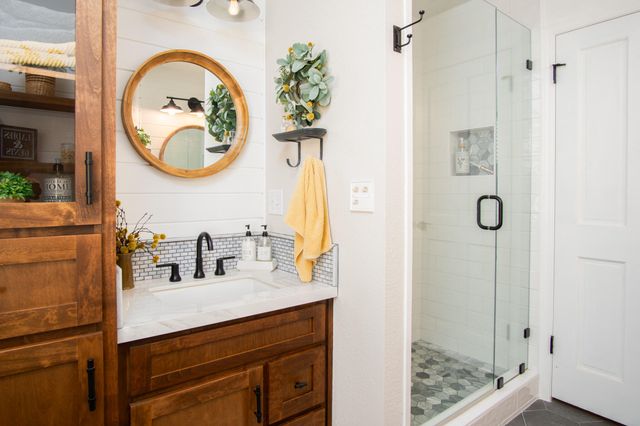 1068 E Waddell Street, Lindsay, CA 93247