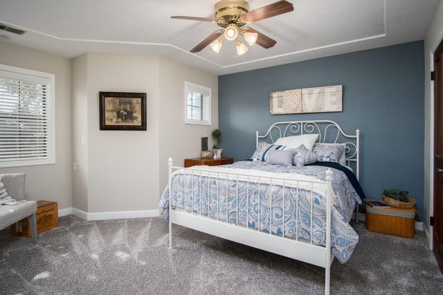 1068 E Waddell Street, Lindsay, CA 93247