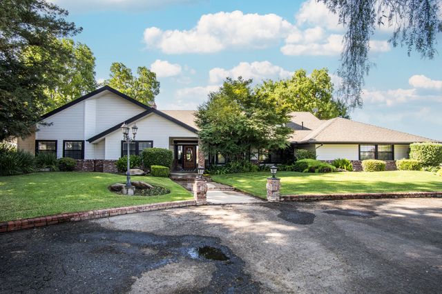 1068 E Waddell Street, Lindsay, CA 93247