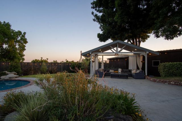 1068 E Waddell Street, Lindsay, CA 93247