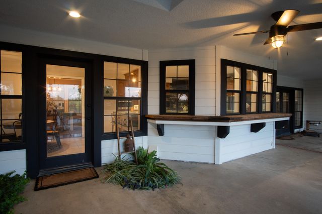 1068 E Waddell Street, Lindsay, CA 93247