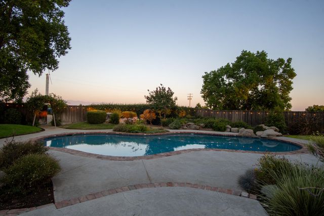 1068 E Waddell Street, Lindsay, CA 93247