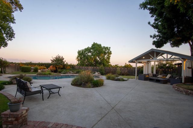 1068 E Waddell Street, Lindsay, CA 93247