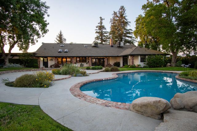 1068 E Waddell Street, Lindsay, CA 93247