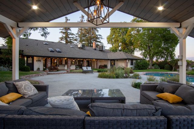 1068 E Waddell Street, Lindsay, CA 93247