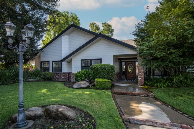 1068 E Waddell Street, Lindsay, CA 93247