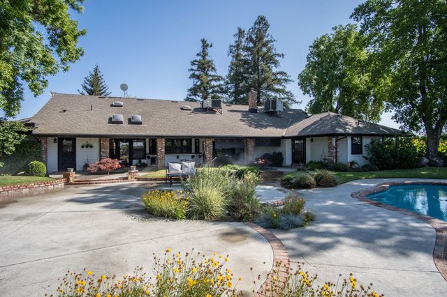 1068 E Waddell Street, Lindsay, CA 93247