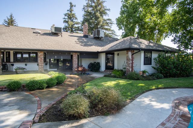 1068 E Waddell Street, Lindsay, CA 93247