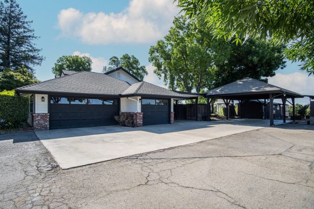 1068 E Waddell Street, Lindsay, CA 93247