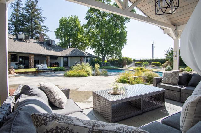 1068 E Waddell Street, Lindsay, CA 93247