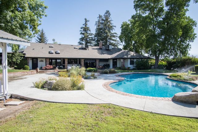 1068 E Waddell Street, Lindsay, CA 93247