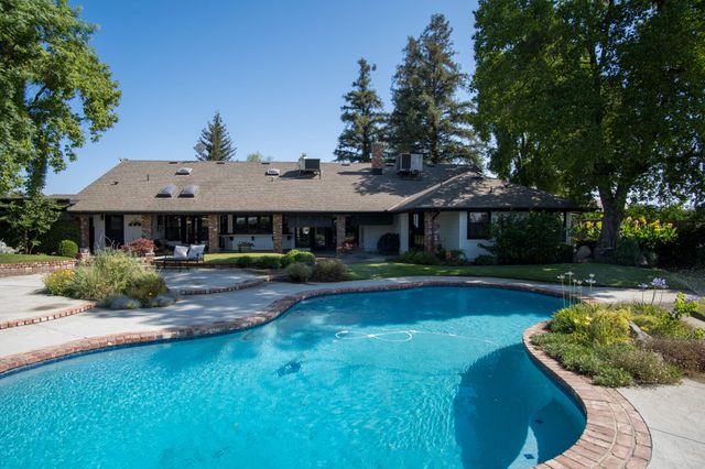 1068 E Waddell Street, Lindsay, CA 93247