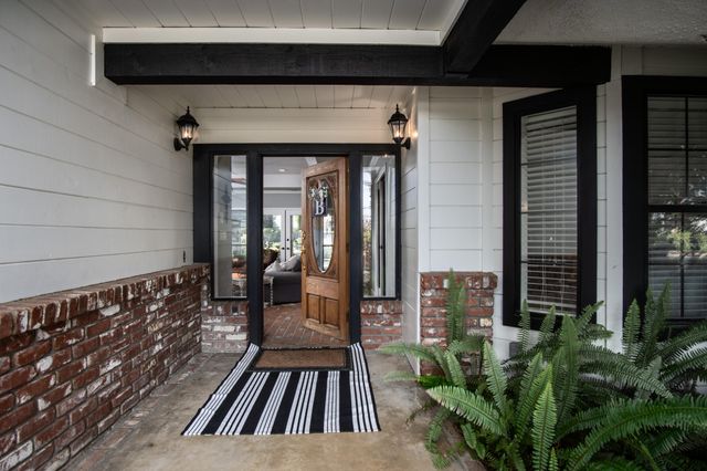 1068 E Waddell Street, Lindsay, CA 93247