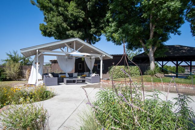 1068 E Waddell Street, Lindsay, CA 93247