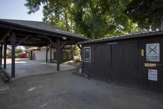 1068 E Waddell Street, Lindsay, CA 93247