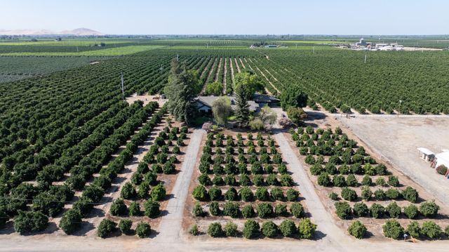 1068 E Waddell Street, Lindsay, CA 93247