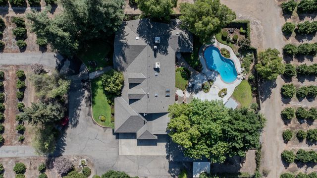 1068 E Waddell Street, Lindsay, CA 93247