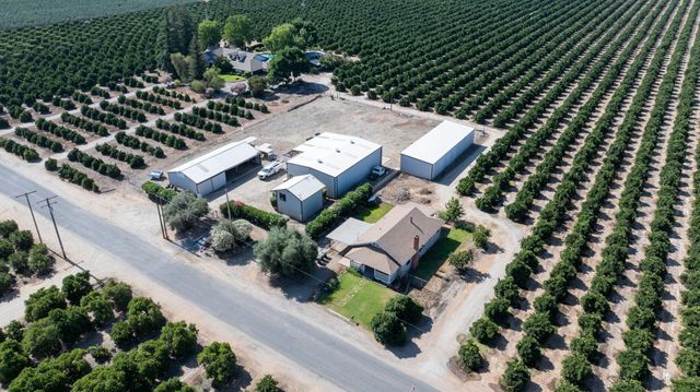 1068 E Waddell Street, Lindsay, CA 93247