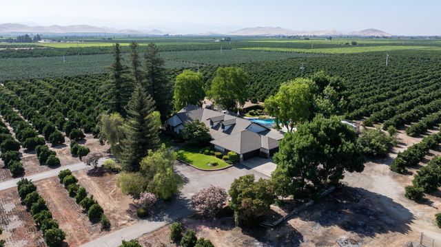 1068 E Waddell Street, Lindsay, CA 93247