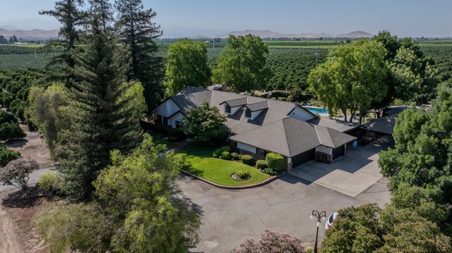 1068 E Waddell Street, Lindsay, CA 93247