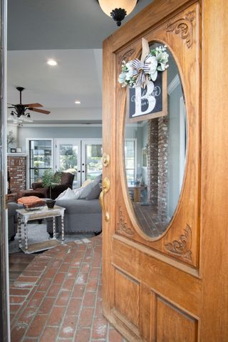 1068 E Waddell Street, Lindsay, CA 93247