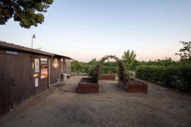 1068 E Waddell Street, Lindsay, CA 93247