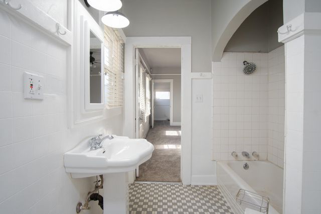 1068 E Waddell Street, Lindsay, CA 93247