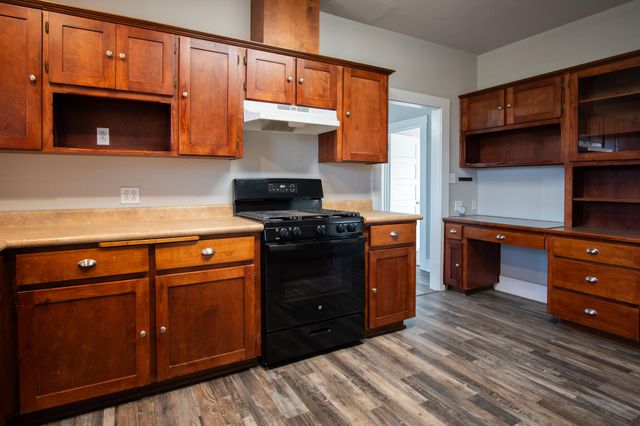 1068 E Waddell Street, Lindsay, CA 93247